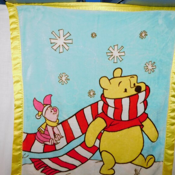 VTG Disney Winnie the Pooh Piglet Winter Fleece Blanket 32" x 37" Satin Trim - Picture 5 of 6